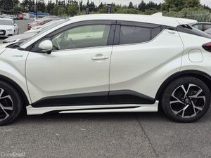 Toyota C-HR Sports G Leather Specs - Image 4