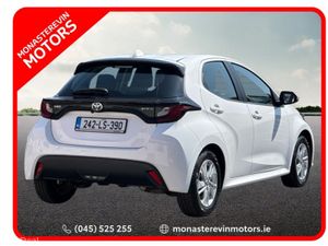 Toyota Yaris HYBRID 115 LUNA - Image 2
