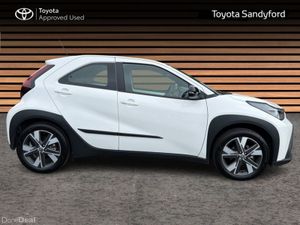 Toyota Aygo X PULSE HYBRID AUTOMATIC // REAR CAMER - Image 3