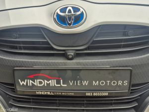 Toyota Yaris 1.5 Hybrid Automatic - Image 3