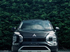 Mitsubishi Outlander PHEV Premium Package 2022 - Image 4