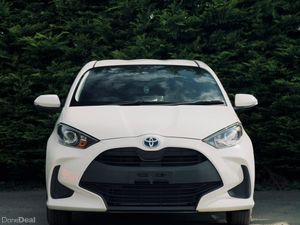 Toyota Yaris 1.5 Hybrid 2023 | Stylish & Efficient - Image 3