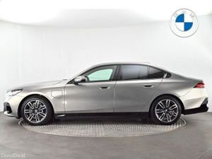 BMW 5-Series 530e M Sport Saloon - Image 3