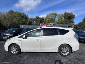 12 Toyota Prius Alpha Hybrid - Image 4