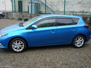 2017 Toyota Auris Hybrid - Image 4