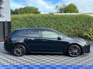 Toyota Corolla TOURING WXB 1.8 HYBRID AUTO // HALF - Image 2