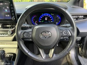 Toyota Corolla TOURING WXB 1.8 HYBRID AUTO // HALF - Image 4
