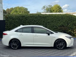 Toyota Corolla WXB 1.8 HYBRID AUTO // HALF LEATHER - Image 2