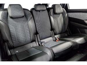 Peugeot 5008 Allure Hybrid Auto 145HP - Image 4