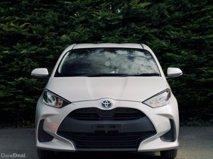 Toyota Yaris 1.5 Hybrid 2022 | Stylish & Efficient - Image 3