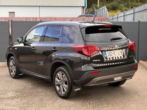 Suzuki Vitara 1.5 Automatic Hybrid MOTION AGS - Image 4