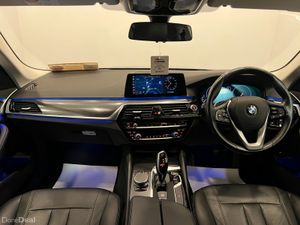 NEW SHAPE • LOW MILEAGE BMW 520d BUSINESS 2019 - Image 4