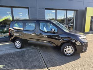 2026 Opel Combo 7 seater/ Taxi Spec - Image 2