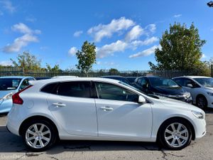 VOLVO V40 2018 2.0, DIESEL D4 GPS FOR EUROPE - Image 4