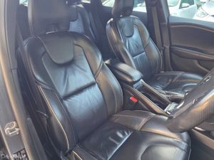 2017 Volvo V40 2.0 D2 R-DESIGN PRO - Image 4