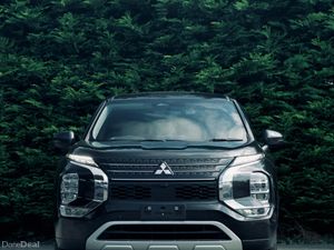Mitsubishi Outlander PHEV Premium Package 2022 - Image 4