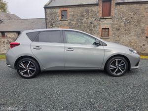 Toyota Auris 1.8 hybrid ( NCT and TAX ) - Image 4