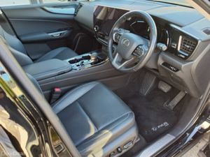 Lexus NX PREMIUM ** SUNROOF ** - Image 4