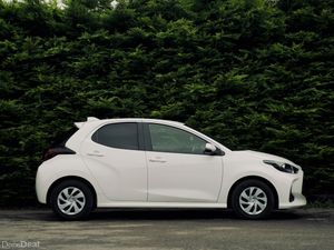 Toyota Yaris 1.5 Hybrid 2023 | Stylish & Efficient - Image 4