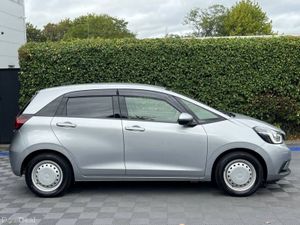 Honda Fit 1.5 HYBRID AUTO // ADAPTIVE CRUISE CONTR - Image 2