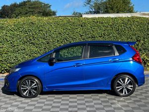 Honda Fit S-SENSING 1.5 HYBRID AUTO // REVERSE CAM - Image 3