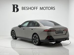 BMW i5 40 M-SPORT=ONLY 13000 MILES//1 OWNER//AS NE - Image 3