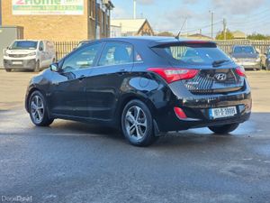 Hyundai i30 1.6 Diesel Deluxe Auto - Image 2