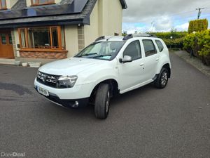 Dacia Duster SIGNATURE 1.5 DCI 110 4X 4DR - Image 3