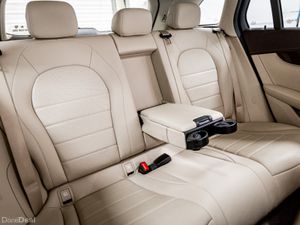 Mercedes-Benz GLC 300de 2.0 Diesel PHEV Auto 300HP - Image 4