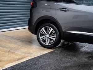 Peugeot 5008 FL Allure 1.5 Blue HDI 130 AUTO - Image 4