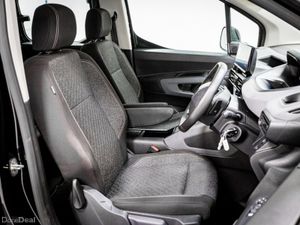 Peugeot Rifter E-Allure LWB 50kWh 135HP - 7 Seats - Image 3