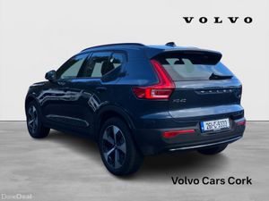 Volvo XC40 B3 163bhp MHEV Plus Dark - Denim Blue - Image 3