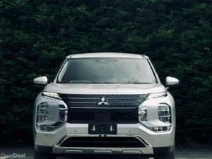 Mitsubishi Outlander PHEV Premium Package 2022 - Image 3