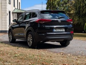 16 Hyundai Tucson 1.7 excecutive top spec leather - Image 2