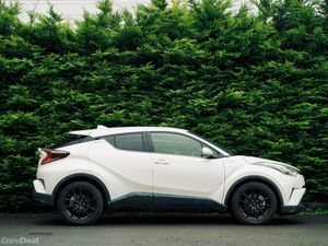 Toyota C-HR Hybrid 2017 | Stylish Hybrid SUV - Image 4