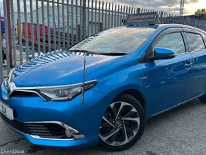 2017 Toyota Auris G Package - Image 2