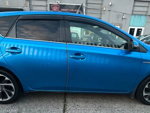 2017 Toyota Auris G Package - Image 4