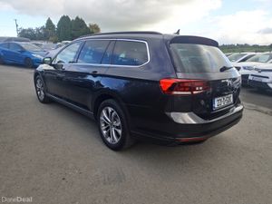 Volkswagen Passat 2022 - Image 2