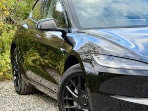 2025 Tesla Model 3 RWD 62.5kWh Automatic - Image 4