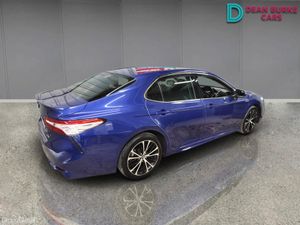 Toyota Camry 2019 immaculate condition - Image 2