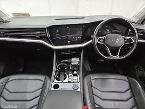 Volkswagen Touareg 3.0TSI V6 Elegance PHEV *SUN RO - Image 4