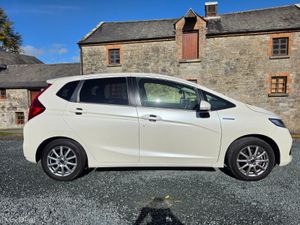 Honda Fit 1.5 hybrid ( new 2 year NCT ) !! - Image 4