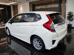 2015 Honda Fit Hybrid Automatic - Image 4