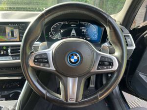 BMW 3-Series 330e M-SPORT COMPETITION 2.0 HYBRID / - Image 4