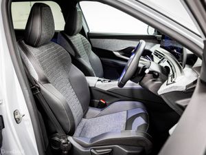 Peugeot 5008 Allure Hybrid Auto 145HP - Image 3