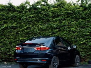 Honda Grace 1.5 2018 with Alloys & Carplay screen - Image 3