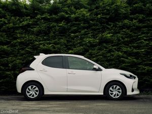 Toyota Yaris 1.5 Hybrid 2023 | Stylish & Efficient - Image 4