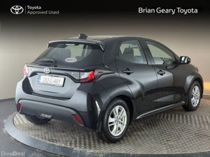 Toyota Yaris HYBRID LUNA - Image 2