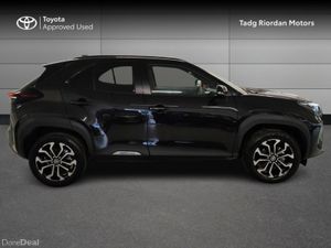 Toyota Yaris Cross LUNA SPORT BI TONE - Image 3