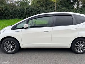 13 Honda Fit 1.3 Auto Hybrid - Image 4